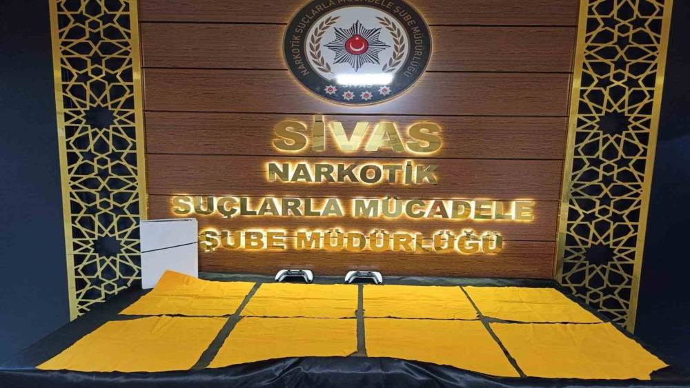 Oyun konsoluna gizlenen uyuşturucu polisin dikkatinden ka&ccedil;madı
