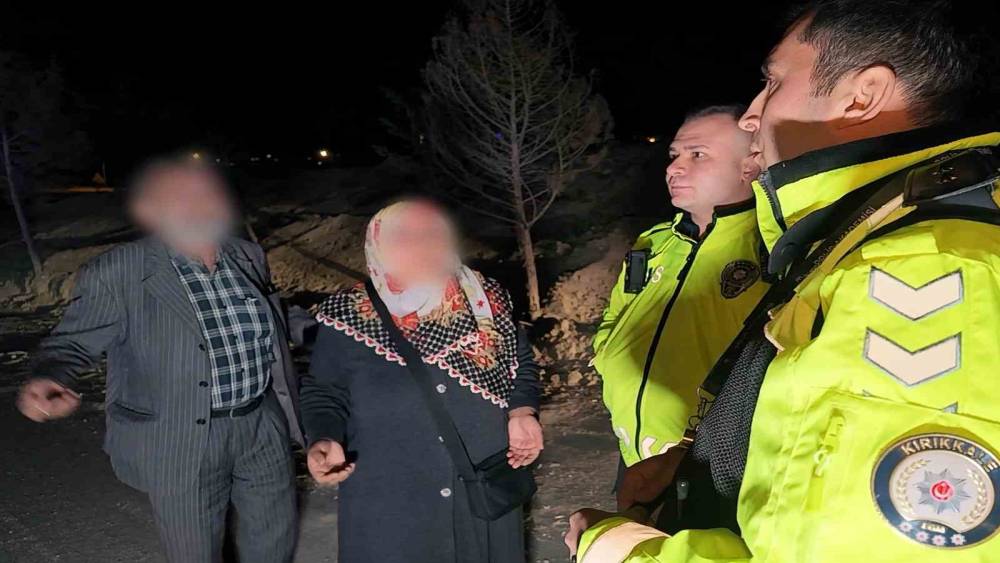 Kaza sonrası s&uuml;r&uuml;c&uuml; ka&ccedil;tı, yaşlı &ccedil;ift geldi: Polisi ikna etmek i&ccedil;in dakikalarca dil d&ouml;kt&uuml;ler

