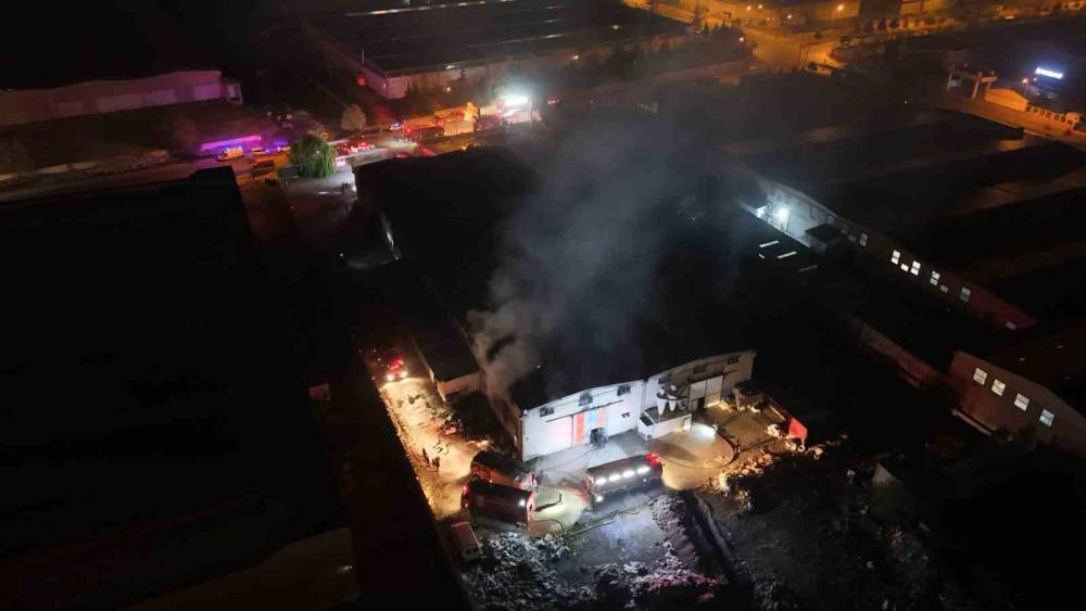 Kayseri&rsquo;de s&uuml;nger fabrikasında yangın
