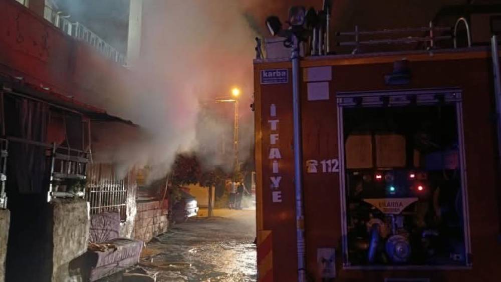 D&ouml;rtyol&rsquo;da ev yangını
