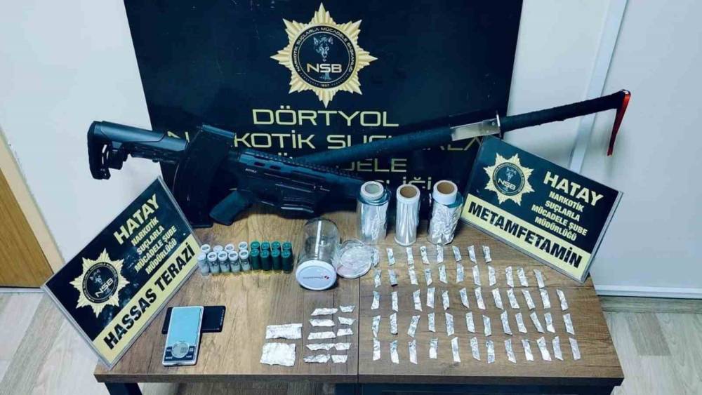 D&ouml;rtyol&rsquo;da Uyuşturucu Operasyonu: 3 ş&uuml;pheli tutuklandı
