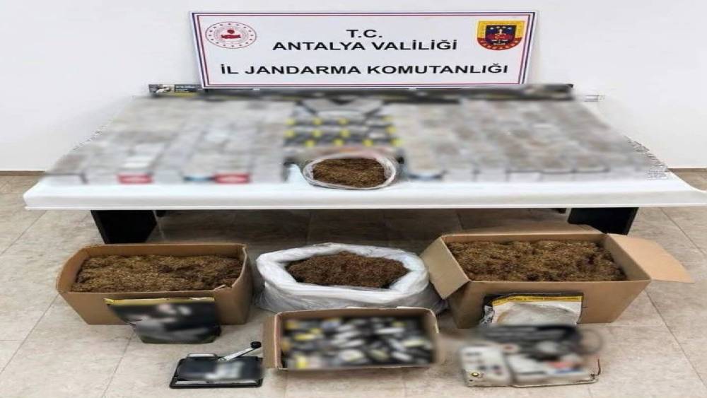 Antalya&rsquo;da jandarmadan ka&ccedil;ak&ccedil;ılık operasyonu

