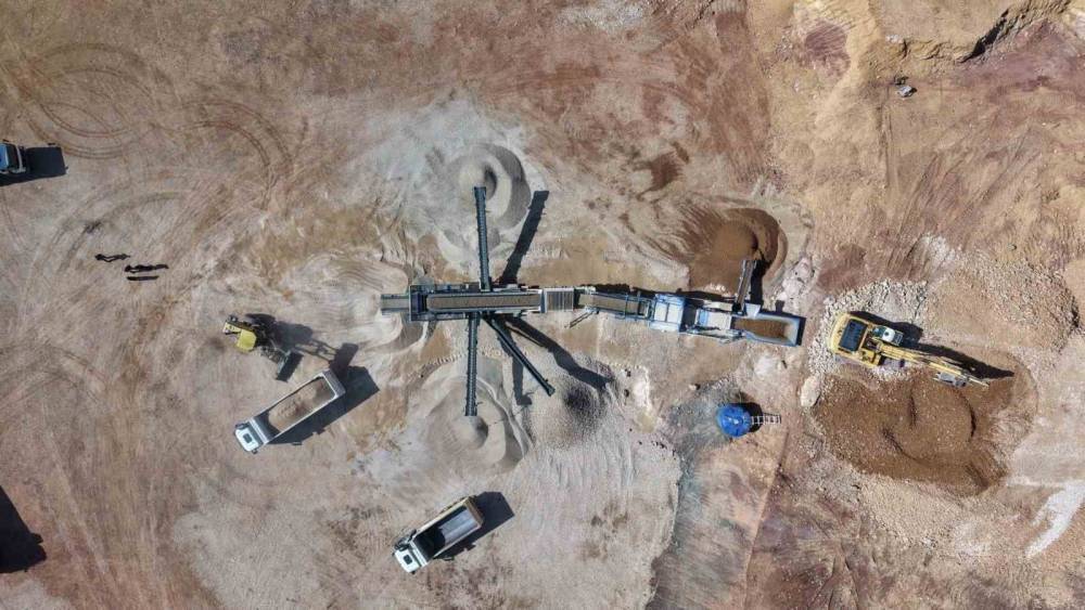 Tunceli&rsquo;de 120 kilometrelik sıcak asfalt hedefi i&ccedil;in dev tesis kuruldu
