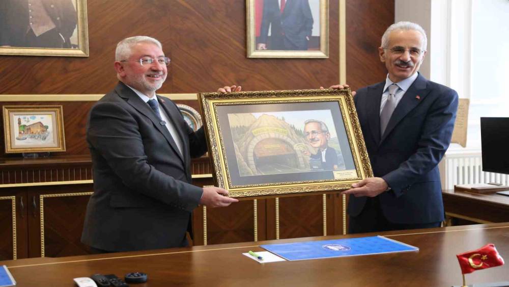 Bakan Uraloğlu, &Ccedil;orum&rsquo;da ziyaretlerde bulundu
