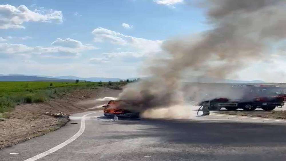 Ankara&rsquo;da seyir halindeki ara&ccedil;ta yangın &ccedil;ıktı

