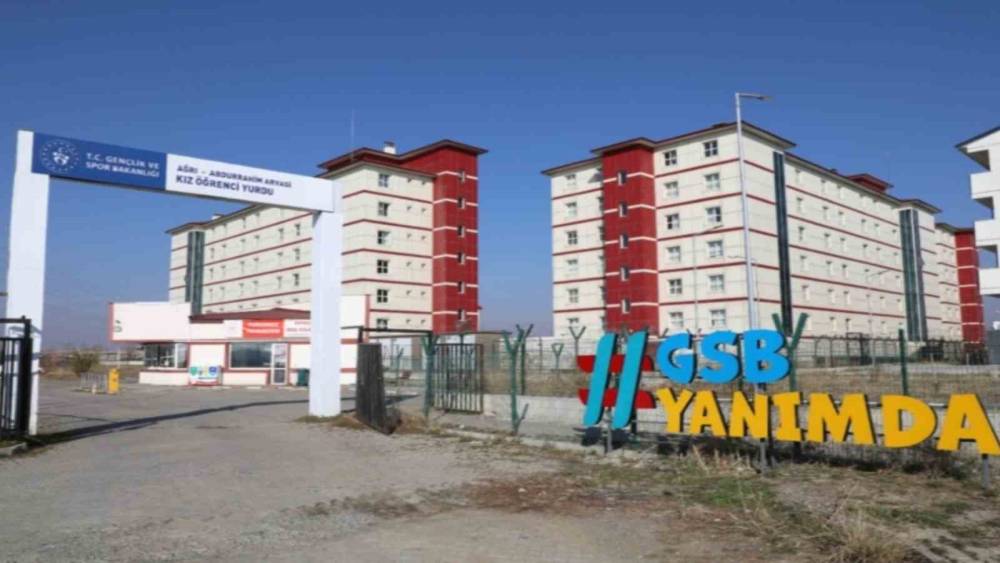 Ağrı&rsquo;da yurtta tahliye edilen binadaki kokunun nedeni biber gazı &ccedil;ıktı
