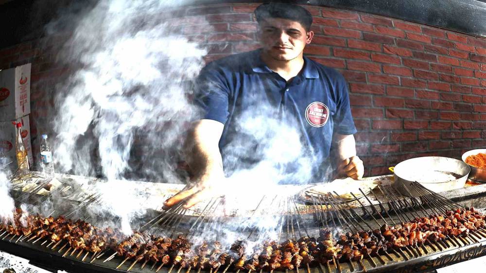 Diyarbakır&rsquo;da Kurban Bayramı oldu &rsquo;ciğer bayramı&rsquo;
