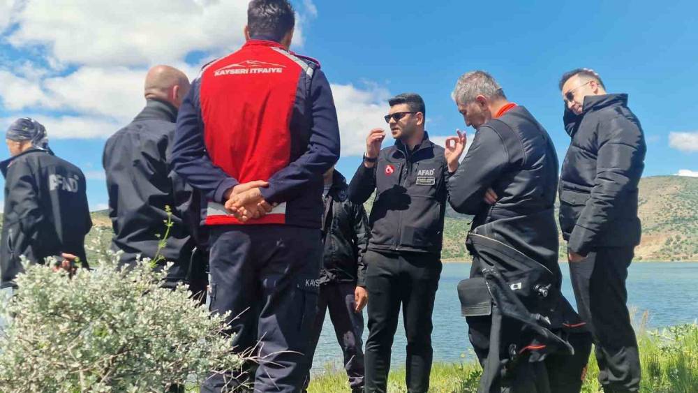 Kaymakam &Ouml;ztoprak: "Arama faaliyetleri 51 personel, 13 dalgı&ccedil; ve 6 bot ile titizlikle devam etmektedir"

