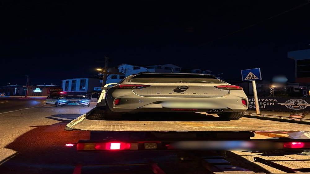 Kocaeli&rsquo;deki korsan taksi denetiminde s&uuml;r&uuml;c&uuml; ve yolcuya ceza
