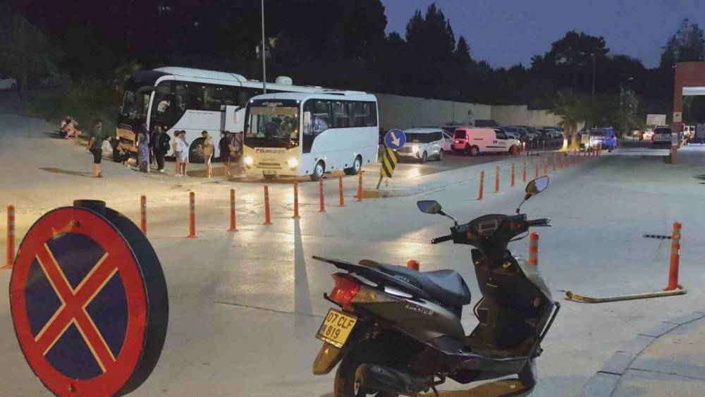 Antalya&rsquo;da 52 yerli tatilcinin zehirlenme ş&uuml;phesiyle hastaneye başvurduğu olayda rafting şirketinin sahibi tutuklandı

