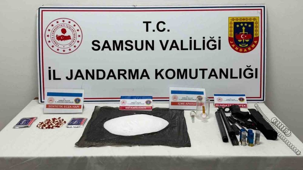 Jandarma 1 kilo 109 gram metamfetamin ele ge&ccedil;irdi
