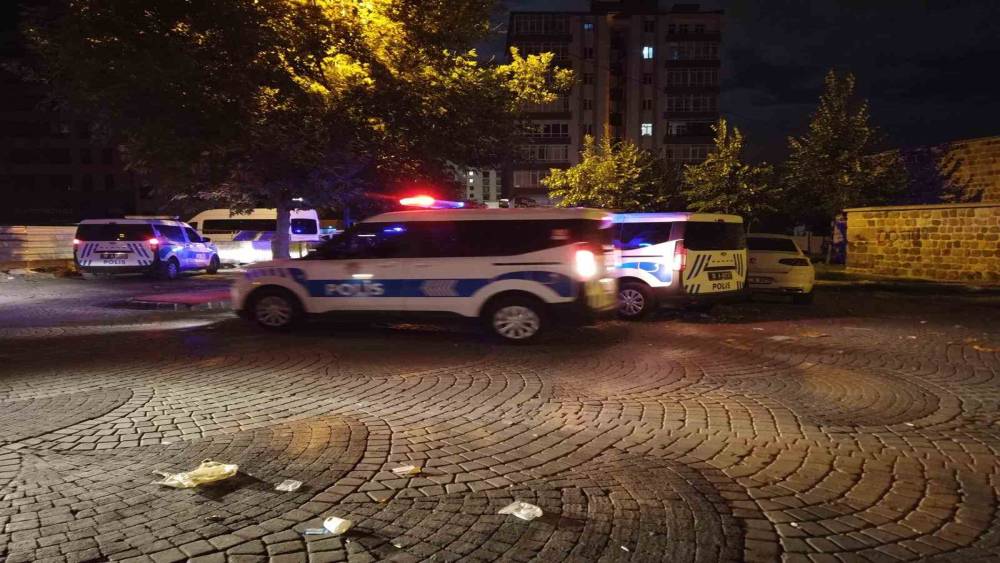 Kayseri&rsquo;de bı&ccedil;aklı kavga: 1 yaralı
