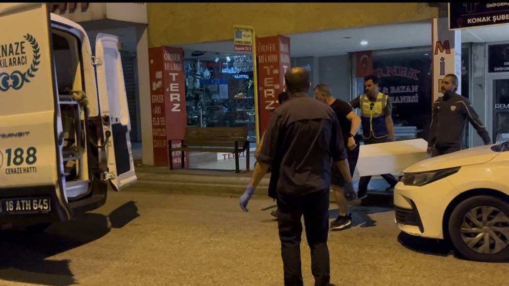 Bursa&rsquo;da 2 &ccedil;ocuk annesi kadın evde g&ouml;ğs&uuml;nden vurulmuş halde bulundu: 1 g&ouml;zaltı
