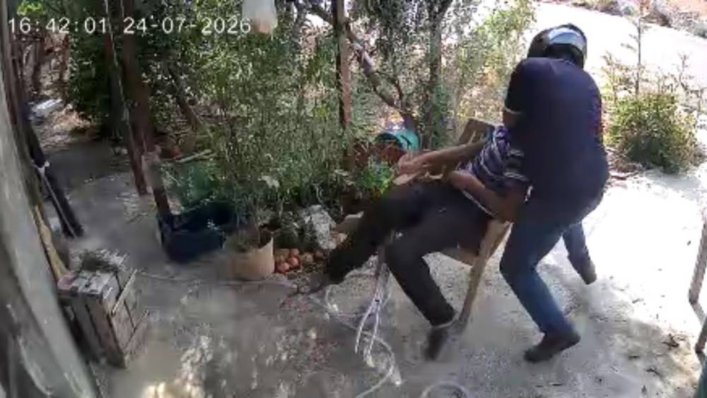 Yaşlı adamın boynunu kırmaya &ccedil;alışıp, feci şekilde darbeden saldırgan tutuklandı
