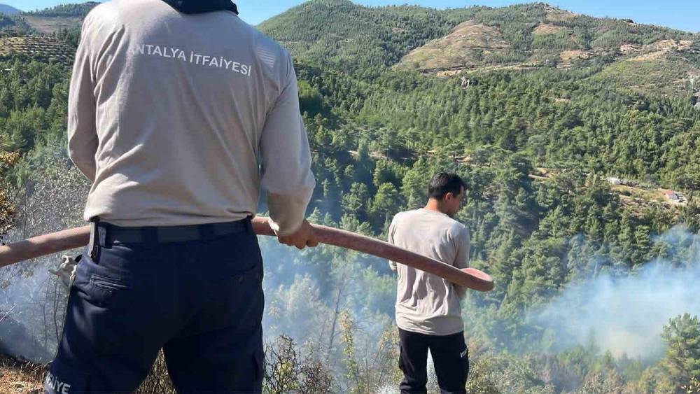 Alanya&rsquo;da orman yangını sebebiyle 45 ev tedbir ama&ccedil;lı tahliye edildi
