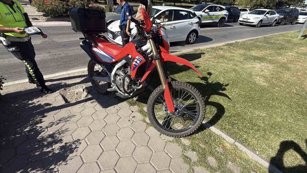 Otomobil ile motosiklet &ccedil;arpıştı: 1 yaralı

