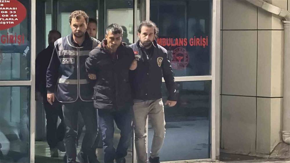 İki evladı vahşice &ouml;ld&uuml;r&uuml;lm&uuml;şt&uuml;, 6 yıl sonra kayıp kocasının kemiklerinin bulunduğunu &ouml;ğrendi
