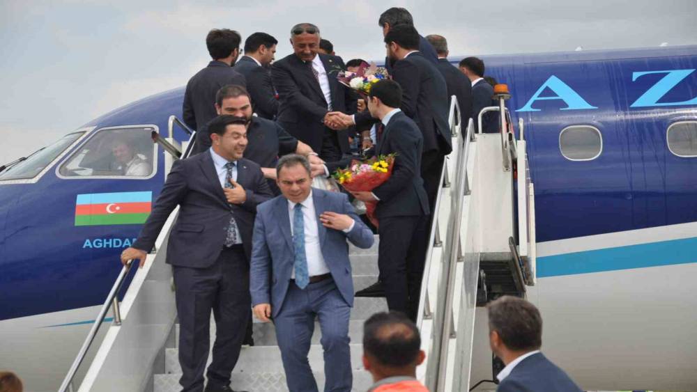 Bak&uuml;-Kars direkt u&ccedil;ak seferleri başladı

