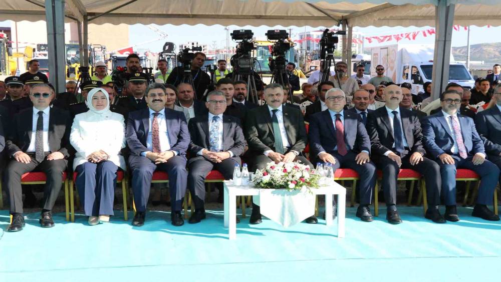 İ&ccedil;işleri Bakanı &Ccedil;ift&ccedil;i: "Bizim anlayışımızda g&uuml;venlik, kalkınmanın &ouml;n şartıdır"
