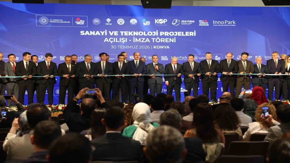 Bakan Kacır: "&Uuml;reticimizin emeğini daha g&ouml;r&uuml;n&uuml;r, daha g&uuml;&ccedil;l&uuml; ve daha s&uuml;rd&uuml;r&uuml;lebilir bir ekonomik değere d&ouml;n&uuml;şt&uuml;rd&uuml;k"
