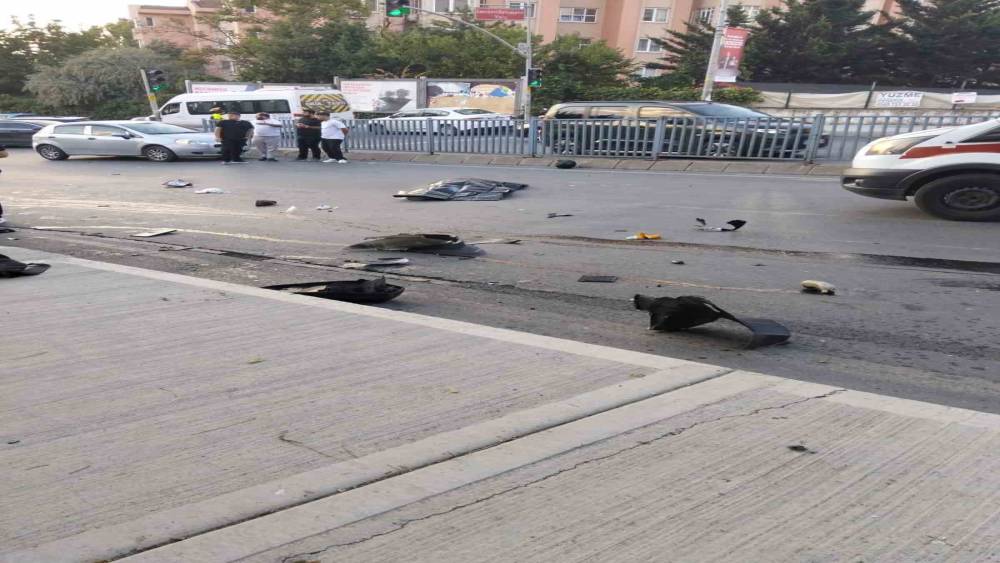 Başakşehir&rsquo;de motosikletler &ccedil;arpıştı: 1 &ouml;l&uuml;, 1 yaralı
