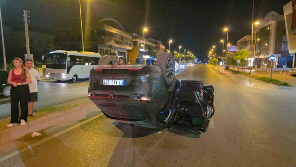 Virajı alamayan ara&ccedil; takla attı, s&uuml;r&uuml;c&uuml; yaralandı
