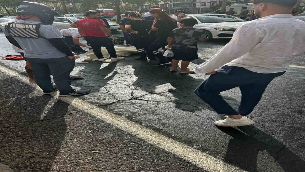 Yolun karşısına ge&ccedil;meye &ccedil;alışırken hayatını kaybetti
