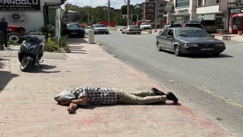Alkoll&uuml; şahıs ekiplere "Ben mevtayım" diyerek direndi
