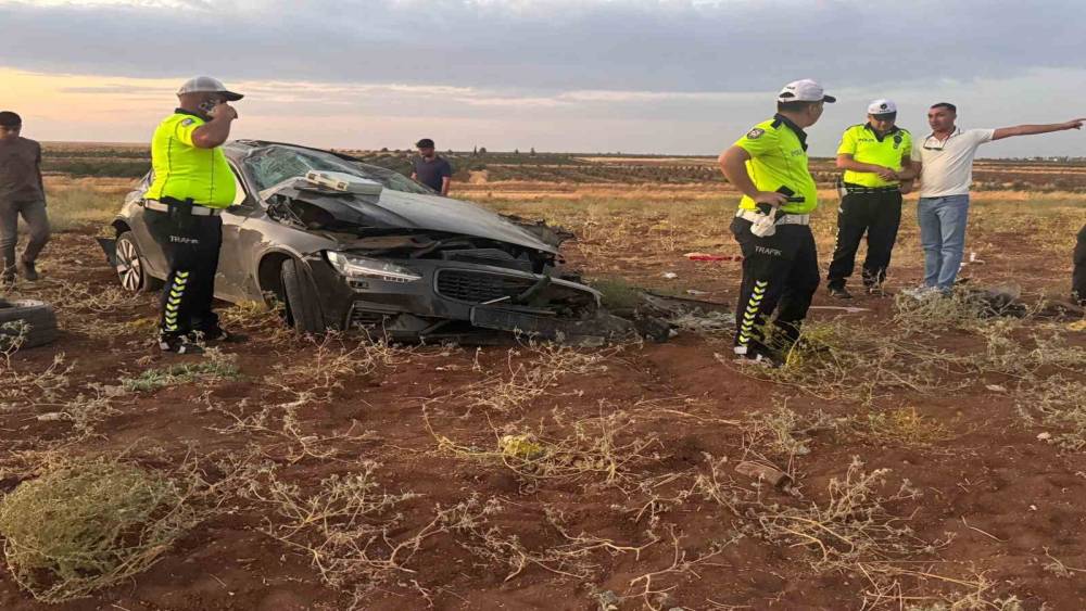 Şanlıurfa&rsquo;da devrilen otomobil hurdaya d&ouml;nd&uuml;: 9 yaralı
