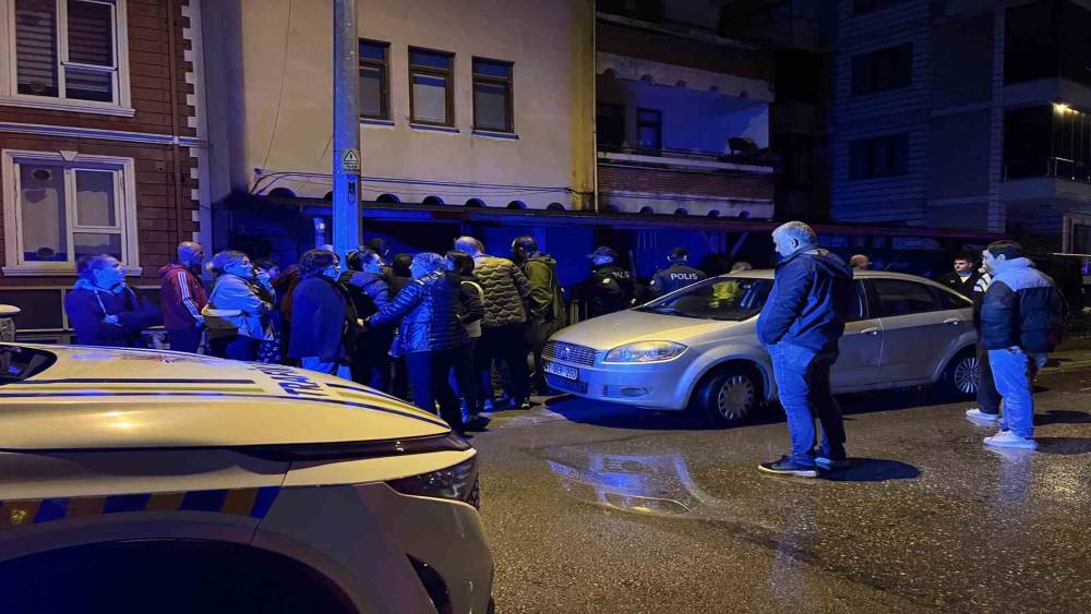 Kocaeli&rsquo;de temel kazısında toprak kayması: 2 bina tahliye edildi
