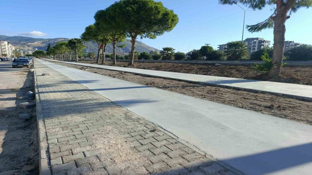 S&ouml;ke&rsquo;de Bisiklet ve Y&uuml;r&uuml;y&uuml;ş Yolu Projesi&rsquo;nde beton d&ouml;k&uuml;m &ccedil;alışması tamamlandı
