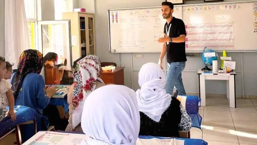 G&uuml;&ccedil;l&uuml;konak&rsquo;ta vatandaşlara ağız ve diş sağlığı eğitimi verildi

