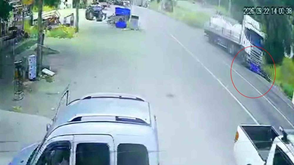Yeni aldığı motosikletiyle kamyonun &ouml;n&uuml;nde s&uuml;r&uuml;klendi, cenazeyi almaya gelen ağabeyi g&ouml;zyaşlarına boğuldu
