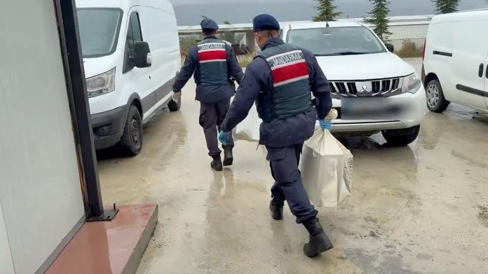 Bolu&rsquo;da belediye kooperatifine y&ouml;nelik &lsquo;zimmet&rsquo; soruşturmasında 3 ş&uuml;pheli serbest bırakıldı
