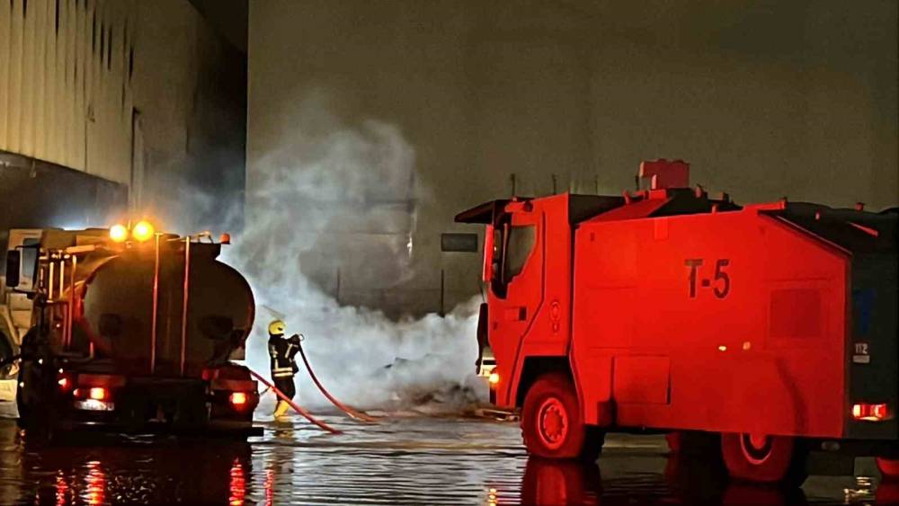 Mersin&rsquo;de antrepoda &ccedil;ıkan yangın kontrol altına alındı
