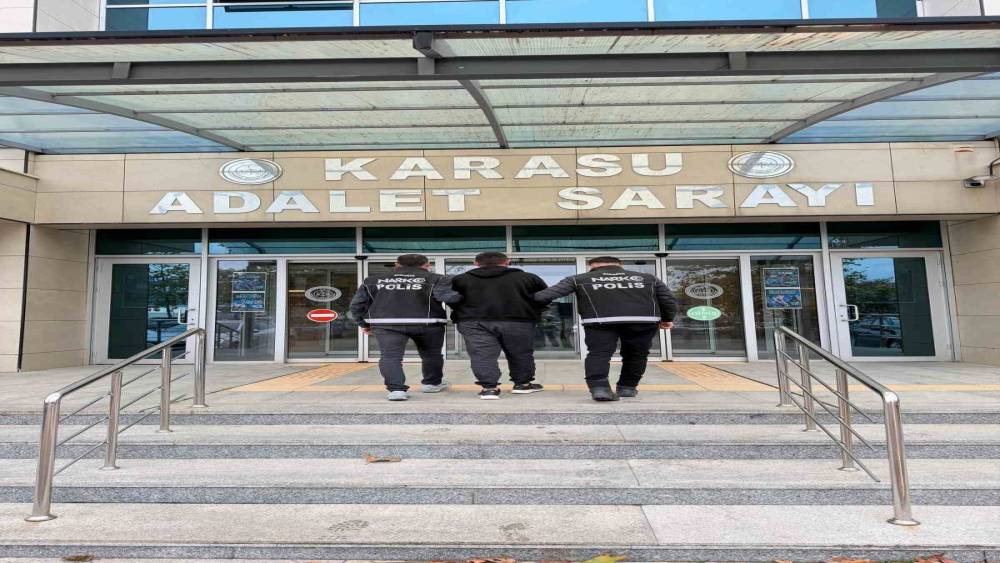 24 yıl hapis cezası bulunan firari Sakarya&rsquo;da yakalandı
