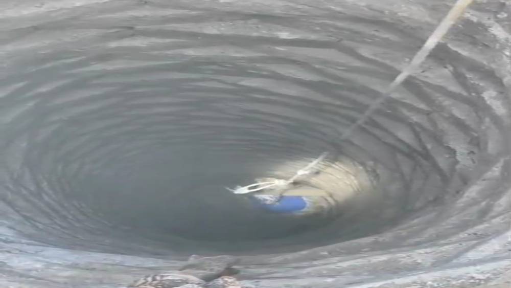 Batman itfaiyesi 20 metrelik kuyuya düşen horozu kurtardı
