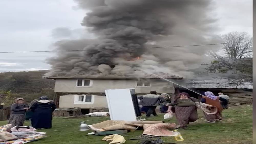 Kastamonu’da çıkan ev yangını söndürüldü
