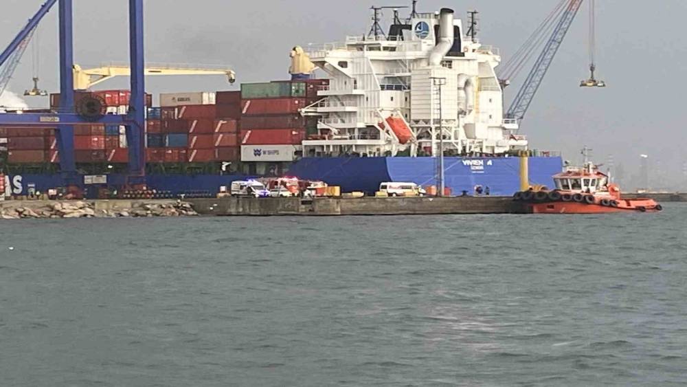 Kocaeli’de kayık alabora oldu: 1 kişi kurtarıldı, 1 kişi aranıyor
