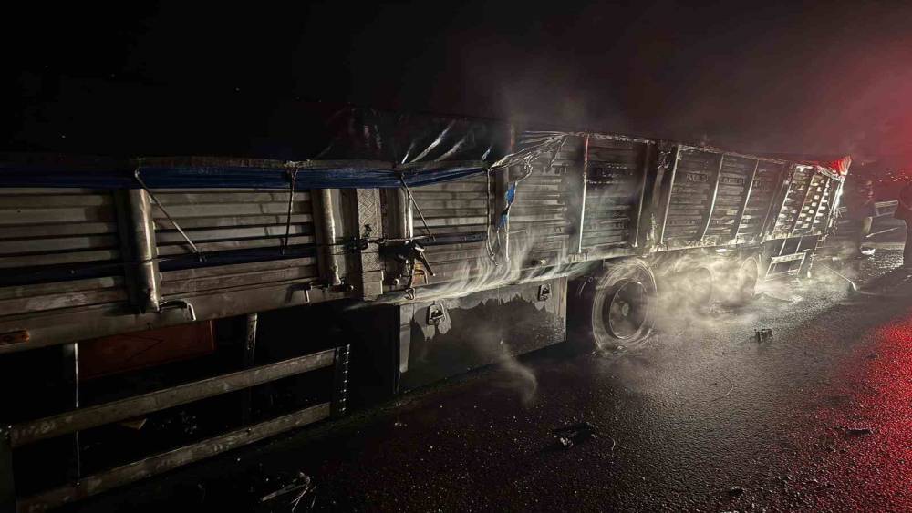 Osmaniye’de mısır yüklü tır alev alev yandı
