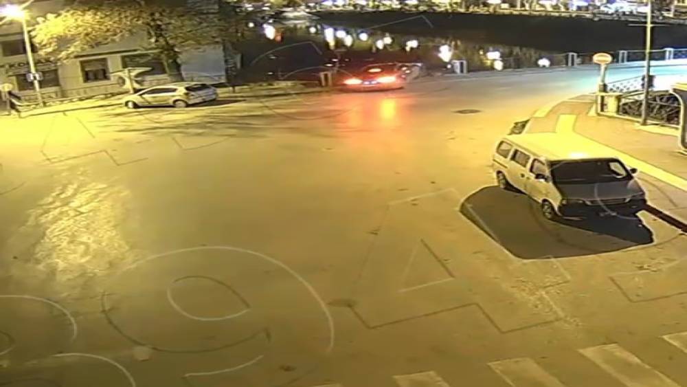 Otomobilin k&ouml;pr&uuml;den Yeşilırmak Nehri&rsquo;ne u&ccedil;tuğu kaza kamerada

