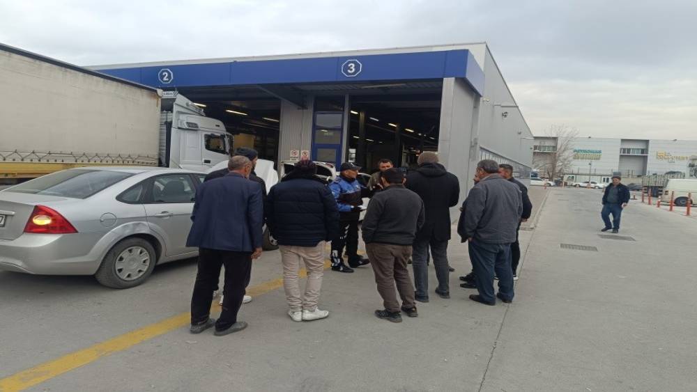 Ara&ccedil; muayene istasyonundaki vatandaşlar bilgilendirildi
