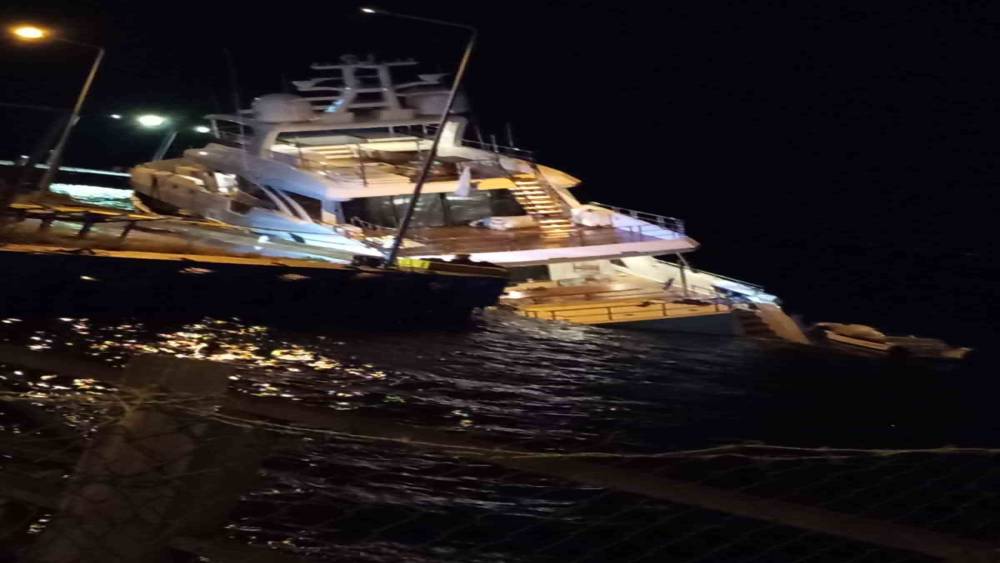 Sinop&rsquo;ta l&uuml;ks yat su alarak yan yattı: 6 m&uuml;rettebat kurtarıldı
