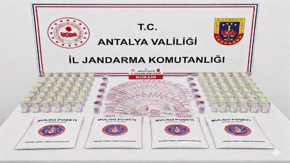 Antalya&rsquo;da turistlere uyuşturucu satan 15 kişi tutuklandı
