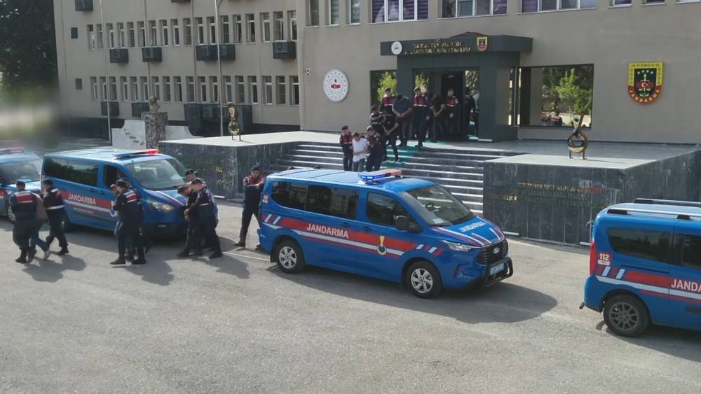 Gaziantep&rsquo;te g&ouml;&ccedil;men ka&ccedil;ak&ccedil;ılığı organizat&ouml;rlerine şafak operasyonu: 7 şahıs tutuklandı
