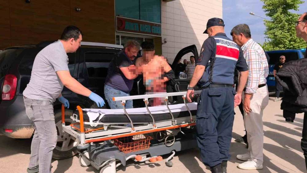 Akraba arası &ccedil;ıkan kavga kanlı bitti: 1 ağır yaralı
