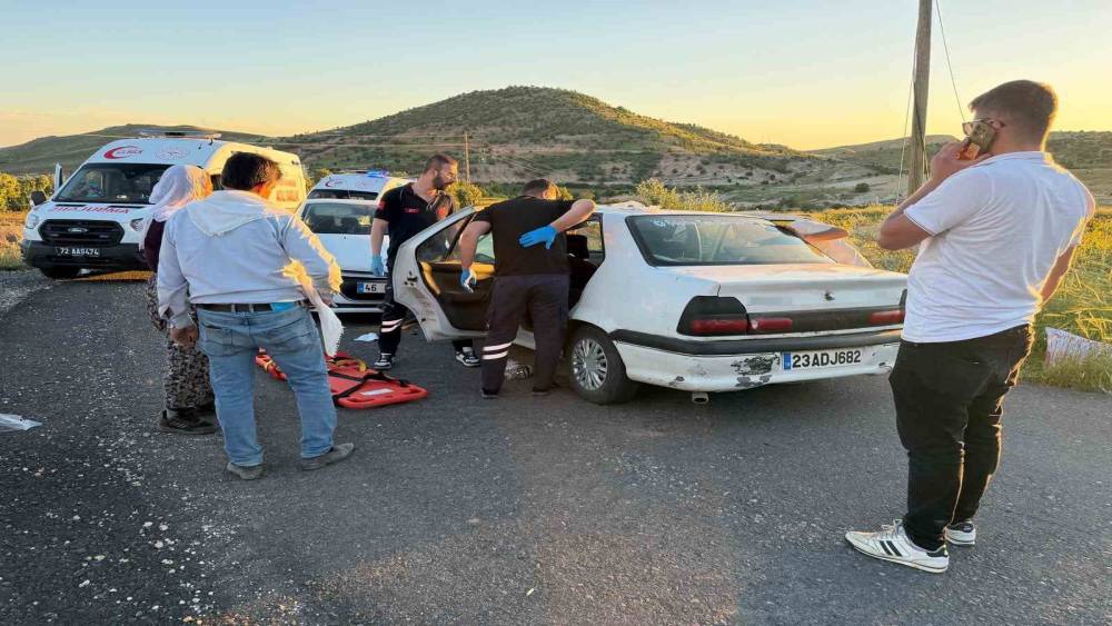 Gerc&uuml;ş&rsquo;te otomobiller &ccedil;arpıştı: 12 yaralı
