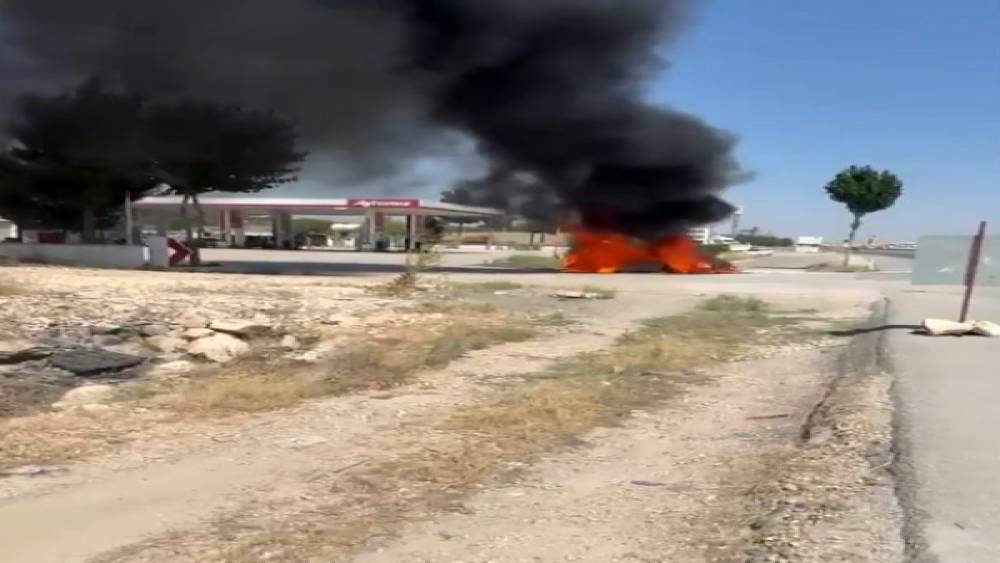 Gaziantep&rsquo;te seyir halindeki otomobil alev topuna d&ouml;nd&uuml;
