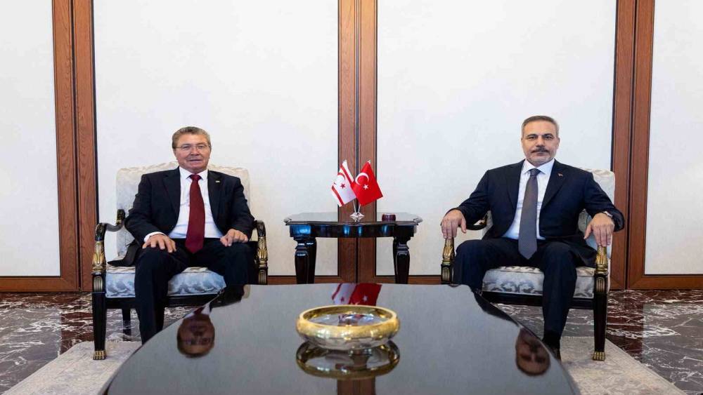 Bakan Fidan, KKTC Başbakanı &Uuml;nal &Uuml;stel ile g&ouml;r&uuml;şt&uuml;
