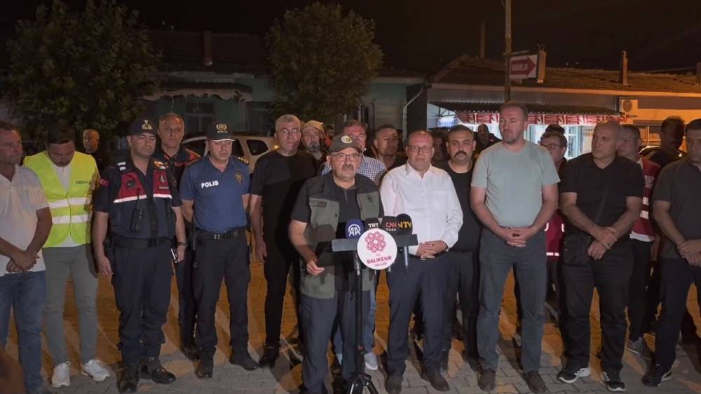 Susurluk&rsquo;taki orman yangınına m&uuml;dahale s&uuml;r&uuml;yor: 450 hektarlık alan etkilendi
